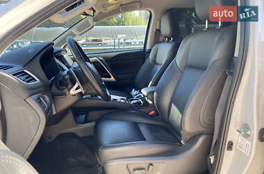 Позашляховик / Кросовер Mitsubishi Pajero Sport 2024 в 
