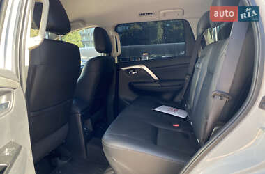 Позашляховик / Кросовер Mitsubishi Pajero Sport 2024 в 