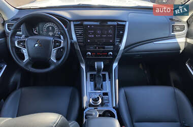 Позашляховик / Кросовер Mitsubishi Pajero Sport 2024 в 
