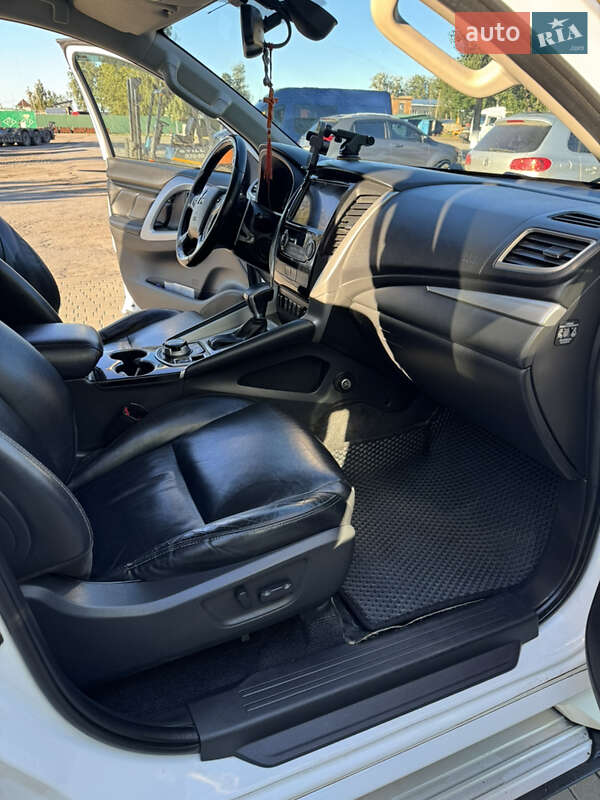 Внедорожник / Кроссовер Mitsubishi Pajero Sport 2018 в Хмельнике фото 10 Внедорожник / Кроссовер Mitsubishi Pajero Sport 2018 в Хмельнике