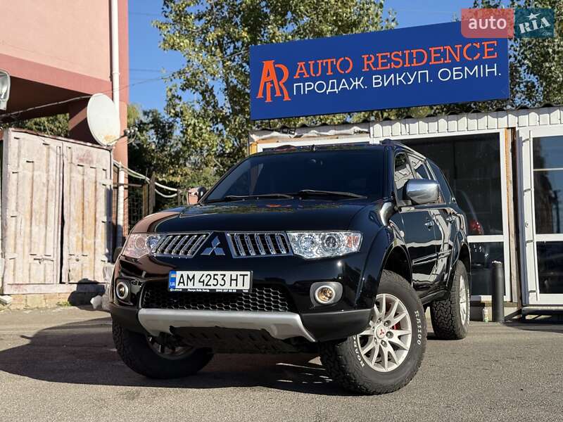 Mitsubishi Pajero Sport 2011