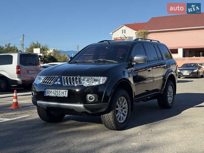 Позашляховик / Кросовер Mitsubishi Pajero Sport 2011 в Києві
