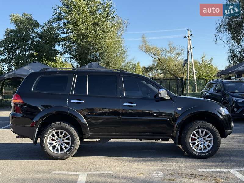 Позашляховик / Кросовер Mitsubishi Pajero Sport 2011 в Києві