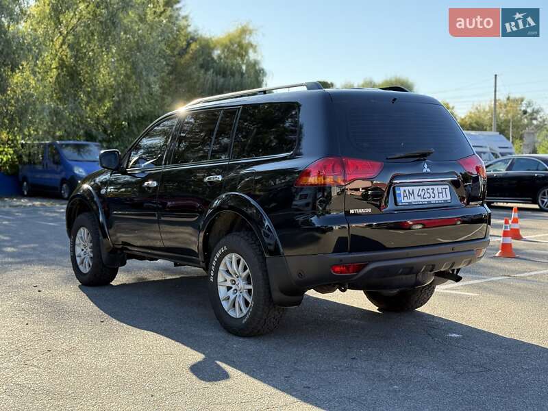 Позашляховик / Кросовер Mitsubishi Pajero Sport 2011 в Києві