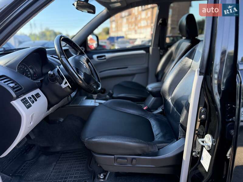 Позашляховик / Кросовер Mitsubishi Pajero Sport 2011 в Києві