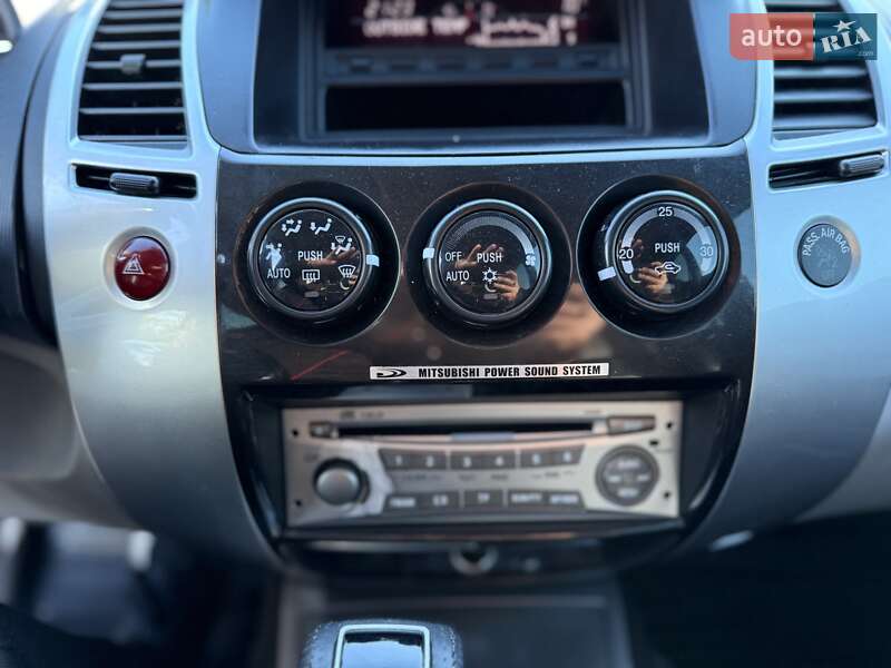 Позашляховик / Кросовер Mitsubishi Pajero Sport 2011 в Києві