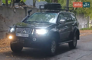 Внедорожник / Кроссовер Mitsubishi Pajero Sport 2010 в Киеве