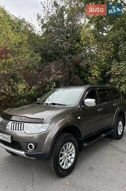 Внедорожник / Кроссовер Mitsubishi Pajero Sport 2011 в 