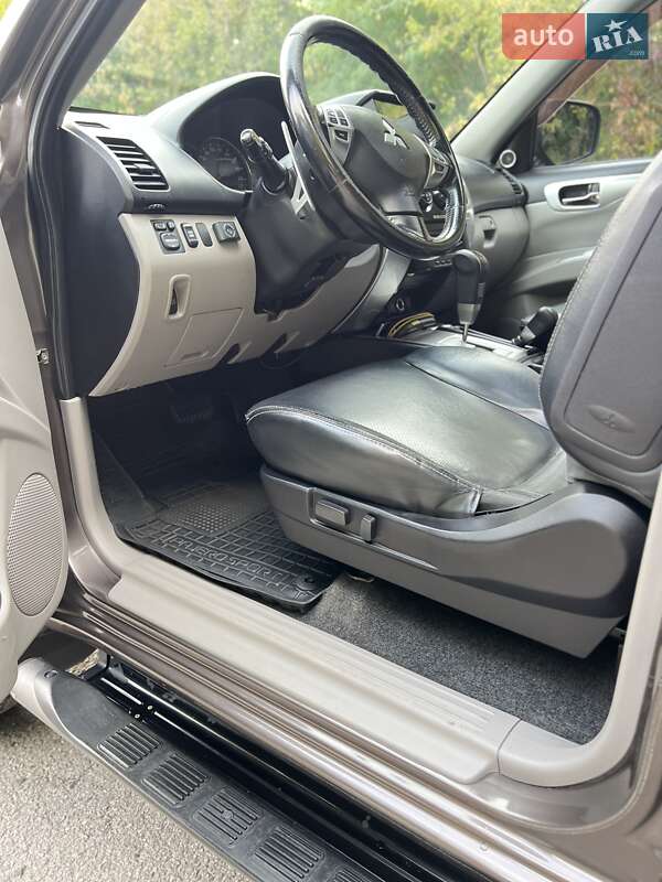 Позашляховик / Кросовер Mitsubishi Pajero Sport 2011 в Полтаві фото 8 Позашляховик / Кросовер Mitsubishi Pajero Sport 2011 в Полтаві