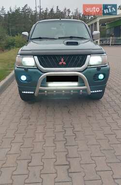 Внедорожник / Кроссовер Mitsubishi Pajero Sport 2003 в 