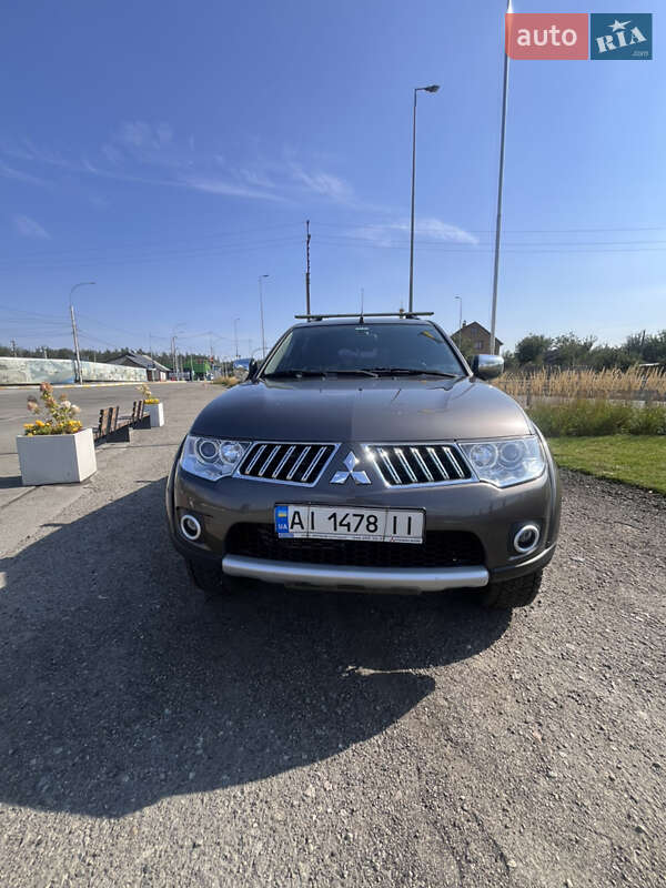 Позашляховик / Кросовер Mitsubishi Pajero Sport 2013 в Ірпені