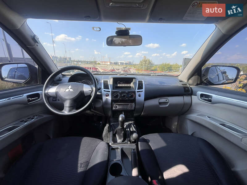 Позашляховик / Кросовер Mitsubishi Pajero Sport 2013 в Ірпені
