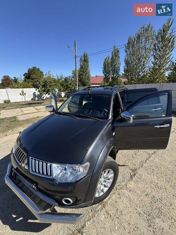 Внедорожник / Кроссовер Mitsubishi Pajero Sport 2012 в Одессе