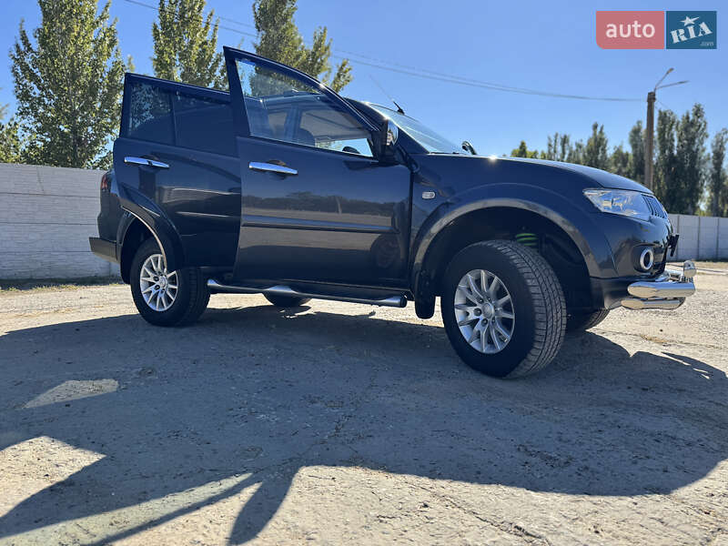 Внедорожник / Кроссовер Mitsubishi Pajero Sport 2012 в Одессе