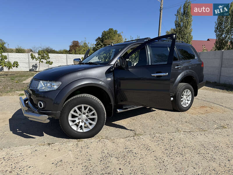 Внедорожник / Кроссовер Mitsubishi Pajero Sport 2012 в Одессе