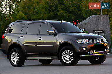 Внедорожник / Кроссовер Mitsubishi Pajero Sport 2013 в 