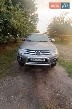 Внедорожник / Кроссовер Mitsubishi Pajero Sport 2013 в Киеве