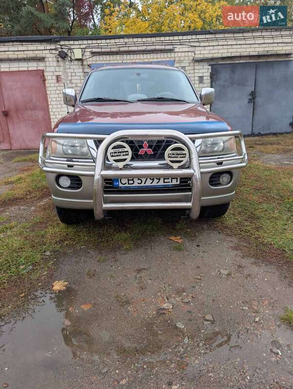 Mitsubishi Pajero Sport 2000