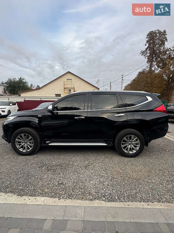 Позашляховик / Кросовер Mitsubishi Pajero Sport 2016 в Малій Висці