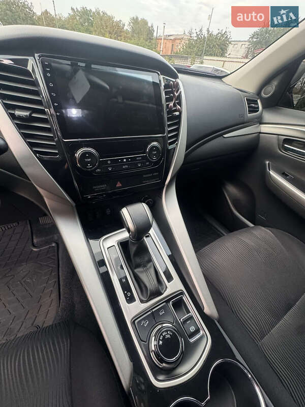 Позашляховик / Кросовер Mitsubishi Pajero Sport 2016 в Малій Висці