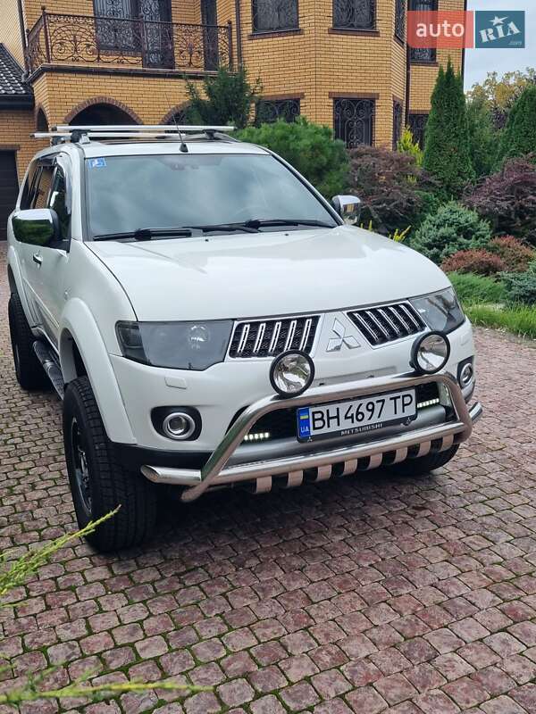 Внедорожник / Кроссовер Mitsubishi Pajero Sport 2011 в Одессе