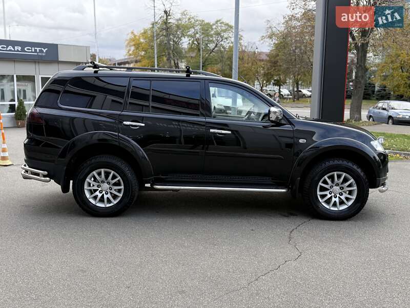 Внедорожник / Кроссовер Mitsubishi Pajero Sport 2012 в Киеве