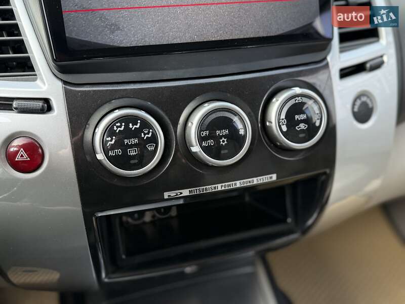Внедорожник / Кроссовер Mitsubishi Pajero Sport 2012 в Киеве