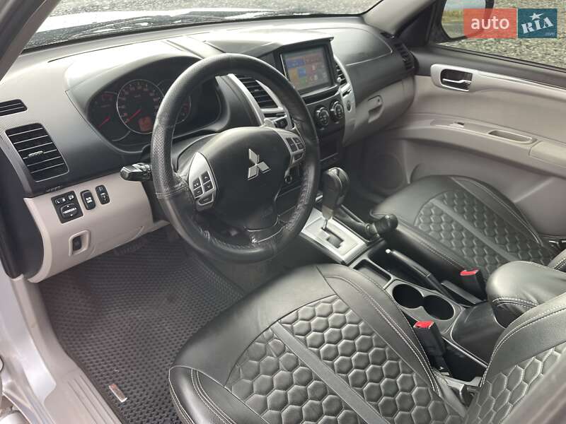 Внедорожник / Кроссовер Mitsubishi Pajero Sport 2010 в Киеве фото 22 Внедорожник / Кроссовер Mitsubishi Pajero Sport 2010 в Киеве