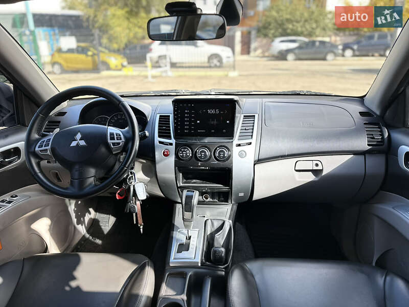 Внедорожник / Кроссовер Mitsubishi Pajero Sport 2010 в Киеве