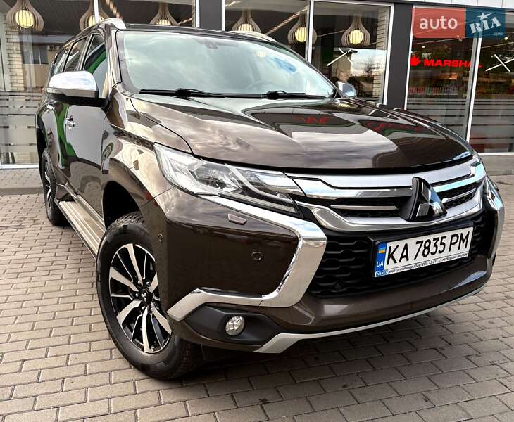Позашляховик / Кросовер Mitsubishi Pajero Sport 2017 в Житомирі