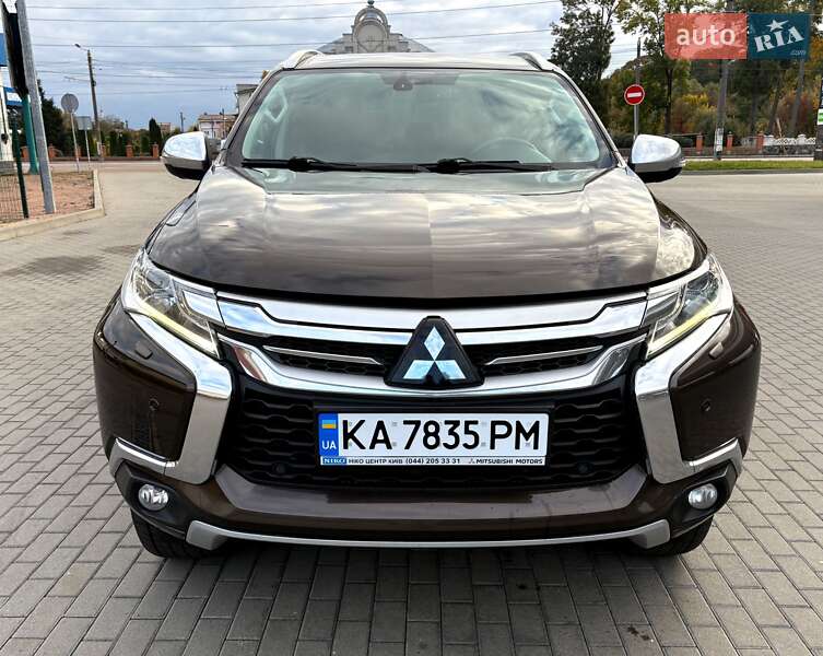 Позашляховик / Кросовер Mitsubishi Pajero Sport 2017 в Житомирі