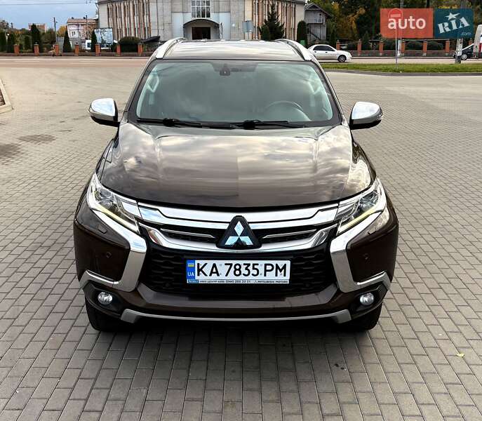 Позашляховик / Кросовер Mitsubishi Pajero Sport 2017 в Житомирі