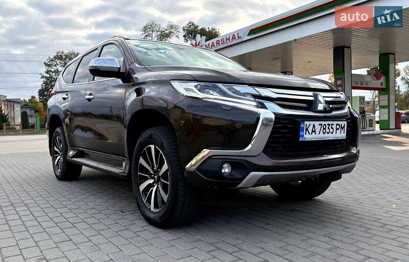 Позашляховик / Кросовер Mitsubishi Pajero Sport 2017 в Житомирі