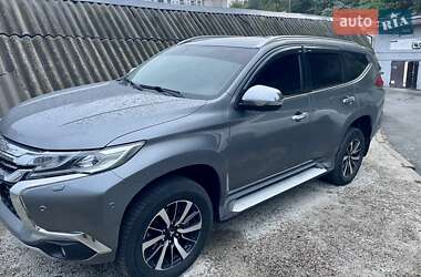 Позашляховик / Кросовер Mitsubishi Pajero Sport 2017 в Києві