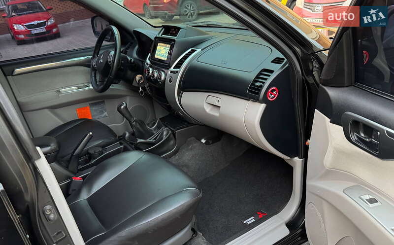 Позашляховик / Кросовер Mitsubishi Pajero Sport 2013 в Дніпрі