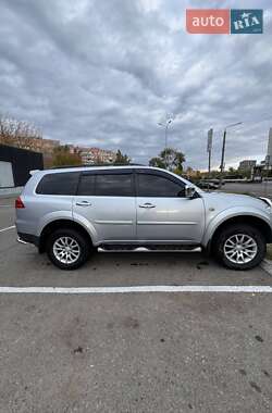 Внедорожник / Кроссовер Mitsubishi Pajero Sport 2012 в 