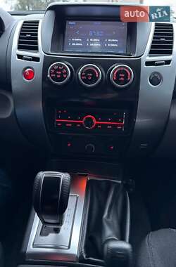 Внедорожник / Кроссовер Mitsubishi Pajero Sport 2012 в 