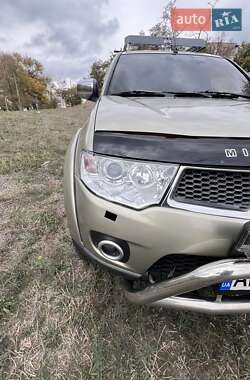 Внедорожник / Кроссовер Mitsubishi Pajero Sport 2010 в  фото 8 Внедорожник / Кроссовер Mitsubishi Pajero Sport 2010 в