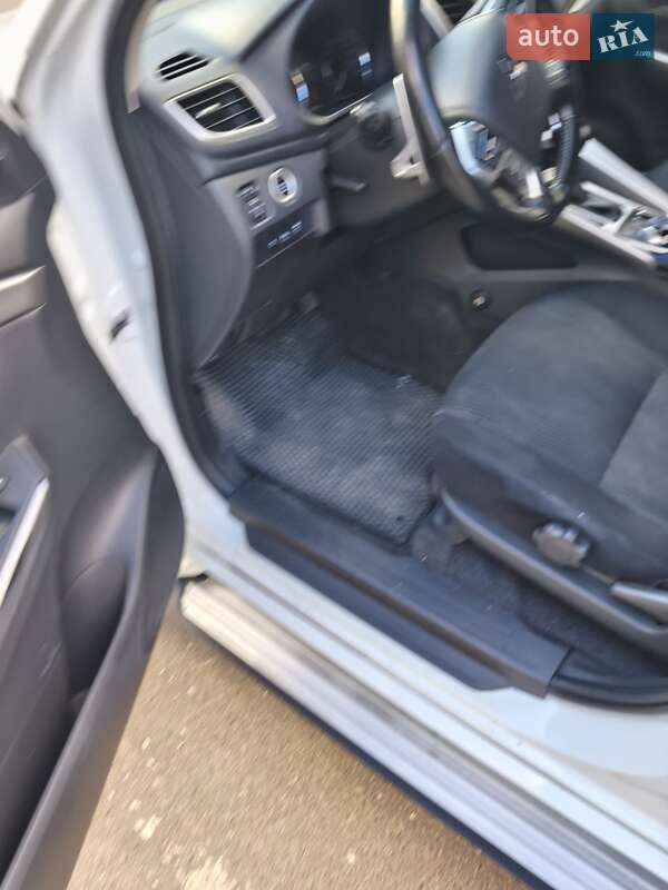 Позашляховик / Кросовер Mitsubishi Pajero Sport 2016 в Києві фото 13 Позашляховик / Кросовер Mitsubishi Pajero Sport 2016 в Києві