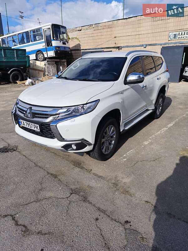 Позашляховик / Кросовер Mitsubishi Pajero Sport 2016 в Києві фото 18 Позашляховик / Кросовер Mitsubishi Pajero Sport 2016 в Києві