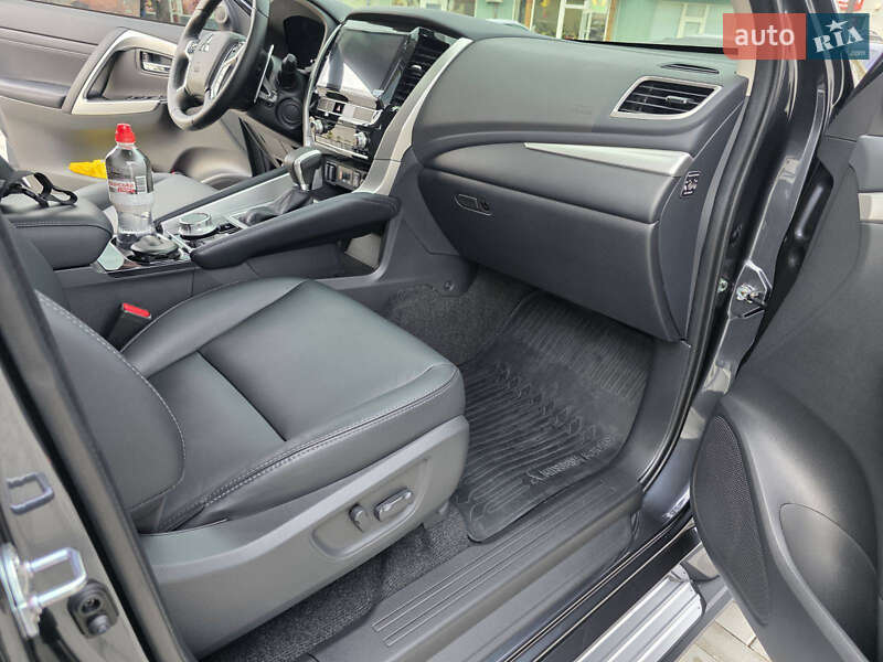 Внедорожник / Кроссовер Mitsubishi Pajero Sport 2024 в Ужгороде