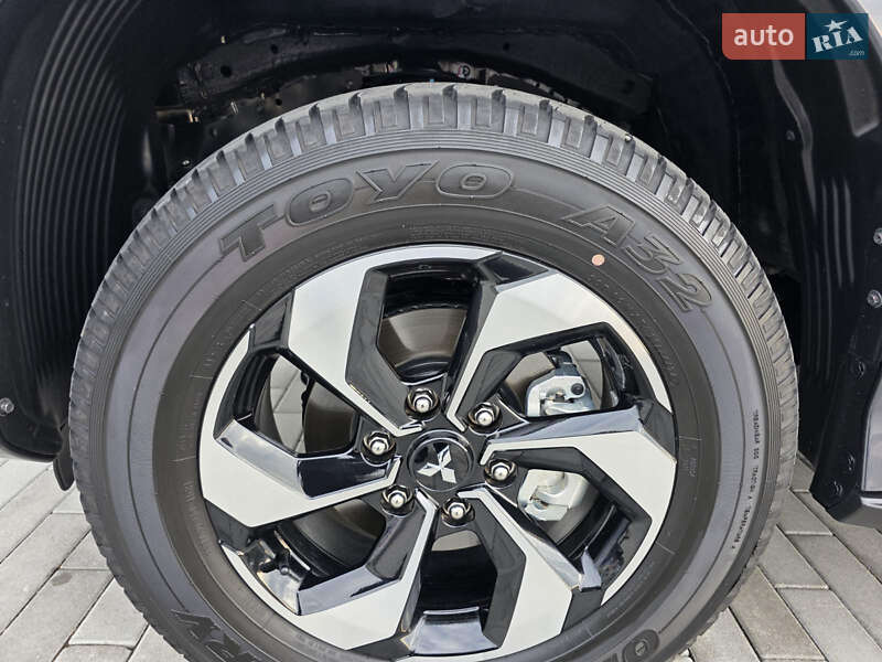 Внедорожник / Кроссовер Mitsubishi Pajero Sport 2024 в Ужгороде