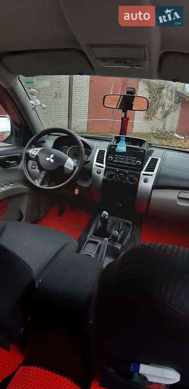 Внедорожник / Кроссовер Mitsubishi Pajero Sport 2015 в Чернигове