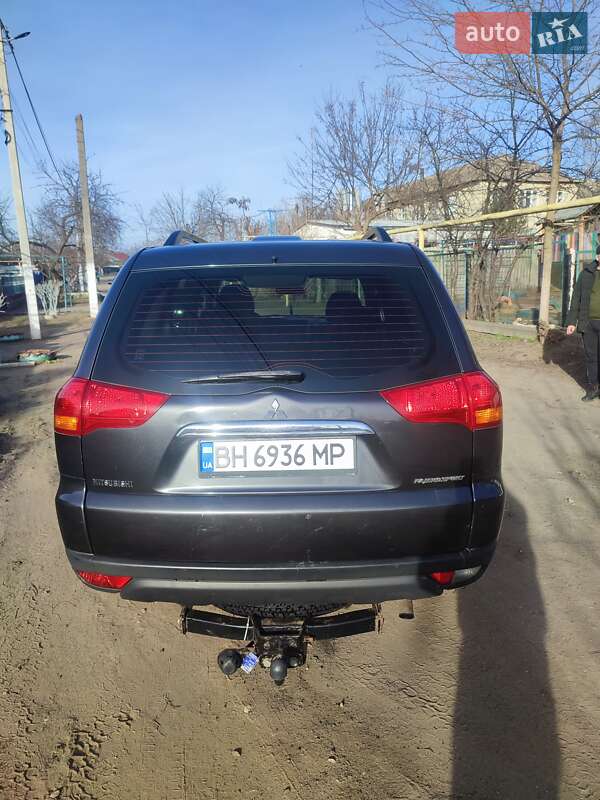 Внедорожник / Кроссовер Mitsubishi Pajero Sport 2013 в Белгороде-Днестровском фото 2 Внедорожник / Кроссовер Mitsubishi Pajero Sport 2013 в Белгороде-Днестровском