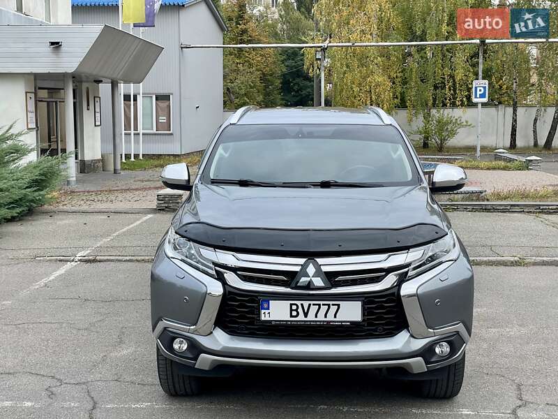 Внедорожник / Кроссовер Mitsubishi Pajero Sport 2017 в Киеве фото 4 Внедорожник / Кроссовер Mitsubishi Pajero Sport 2017 в Киеве