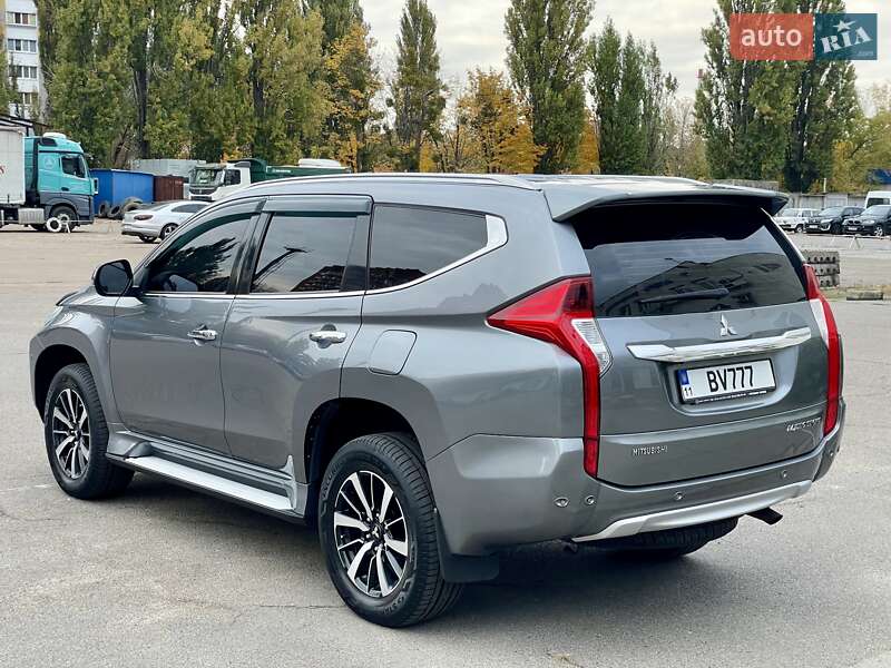 Внедорожник / Кроссовер Mitsubishi Pajero Sport 2017 в Киеве фото 8 Внедорожник / Кроссовер Mitsubishi Pajero Sport 2017 в Киеве