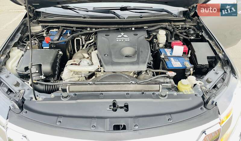 Внедорожник / Кроссовер Mitsubishi Pajero Sport 2017 в Киеве фото 34 Внедорожник / Кроссовер Mitsubishi Pajero Sport 2017 в Киеве