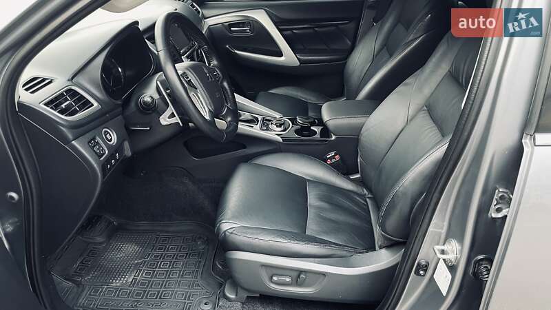 Внедорожник / Кроссовер Mitsubishi Pajero Sport 2017 в Киеве фото 71 Внедорожник / Кроссовер Mitsubishi Pajero Sport 2017 в Киеве