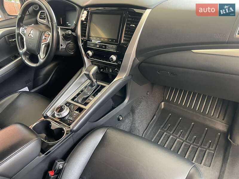 Внедорожник / Кроссовер Mitsubishi Pajero Sport 2021 в Харькове