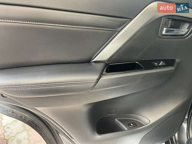 Внедорожник / Кроссовер Mitsubishi Pajero Sport 2021 в Харькове